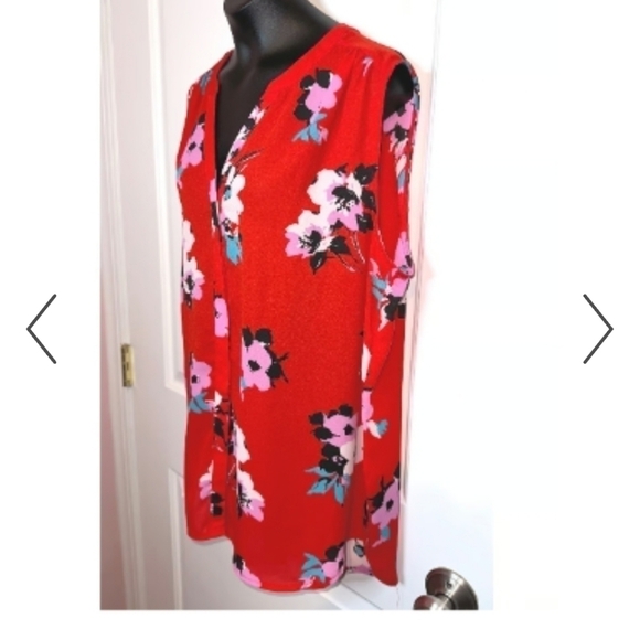 NWT CHELSEA & THEODORE RED SLEEVELESS FLORAL BLOUSE LARGE - Picture 4 of 9